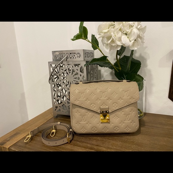 *SOLD* Pochette Metis in Monogram Leather ❤️ - Picture 1 of 11